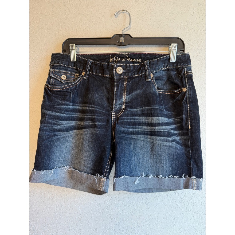 Ariya Jeans Womens  Denim Shorts Cuffed Raw Hem Embroidered 13/14 32123J